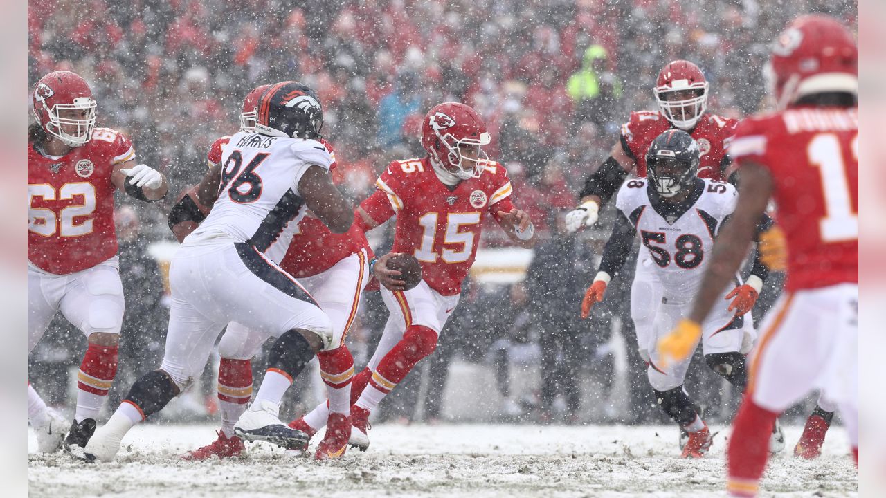 Chiefs Defeat Broncos, 23-3, in Snowy Matchup at Arrowhead