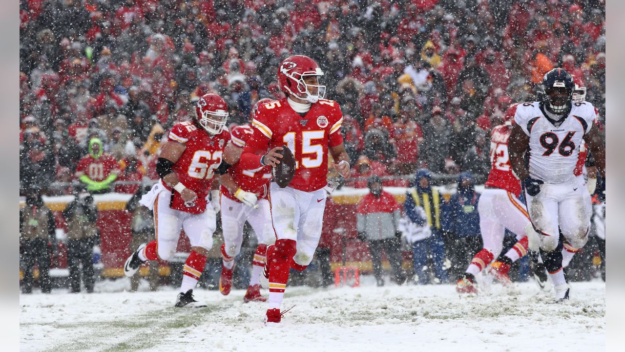 FINAL: Chiefs plow over Broncos 23-3 at snowy Arrowhead