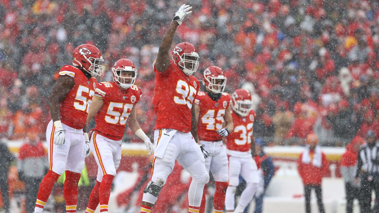 PHOTOS: Chiefs romp Broncos at snow-covered Arrowhead