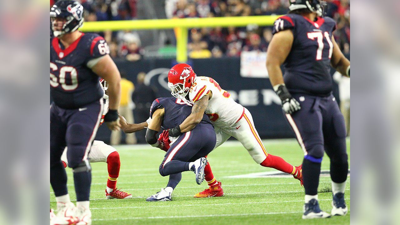 The Latest: Texans lead Chiefs 7-0 in NFL opener