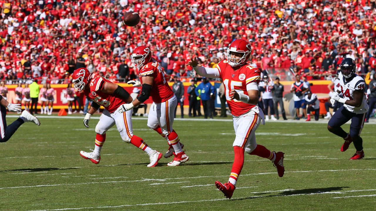 Kansas City Chiefs vs. Houston Texans. Fans support on NFL Game. Silhouette  of supporters, big screen with two rivals in background Stock Photo - Alamy