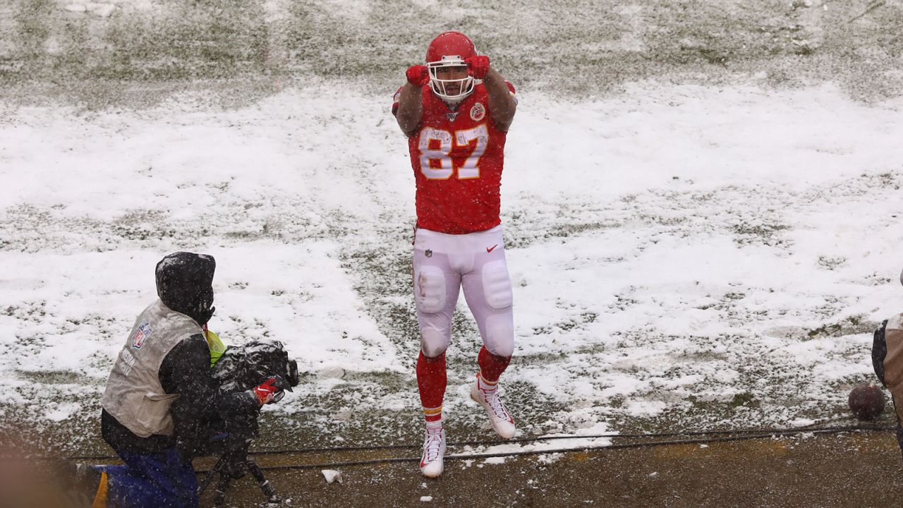 FINAL: Chiefs plow over Broncos 23-3 at snowy Arrowhead