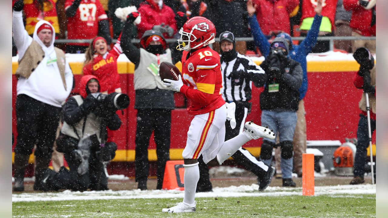 Chiefs roll to 23-3 victory over Broncos at snowy Arrowhead - The San Diego  Union-Tribune