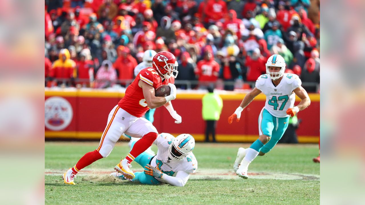 Chiefs win back-to-back AFC West titles, take Dolphins 29-13, NFL