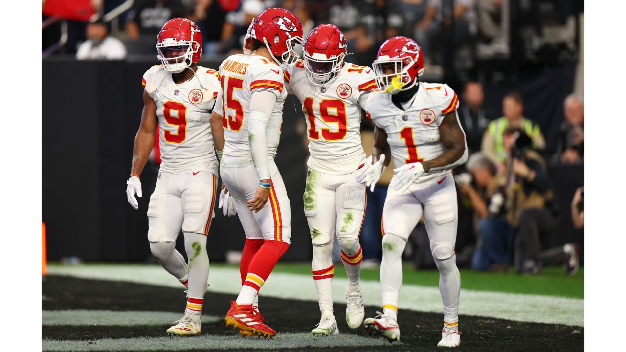 Kansas City Chiefs Dominate Raiders - Gridiron Heroics