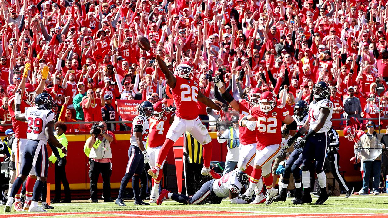 Kansas City Chiefs vs. Houston Texans. Fans support on NFL Game. Silhouette  of supporters, big screen with two rivals in background Stock Photo - Alamy