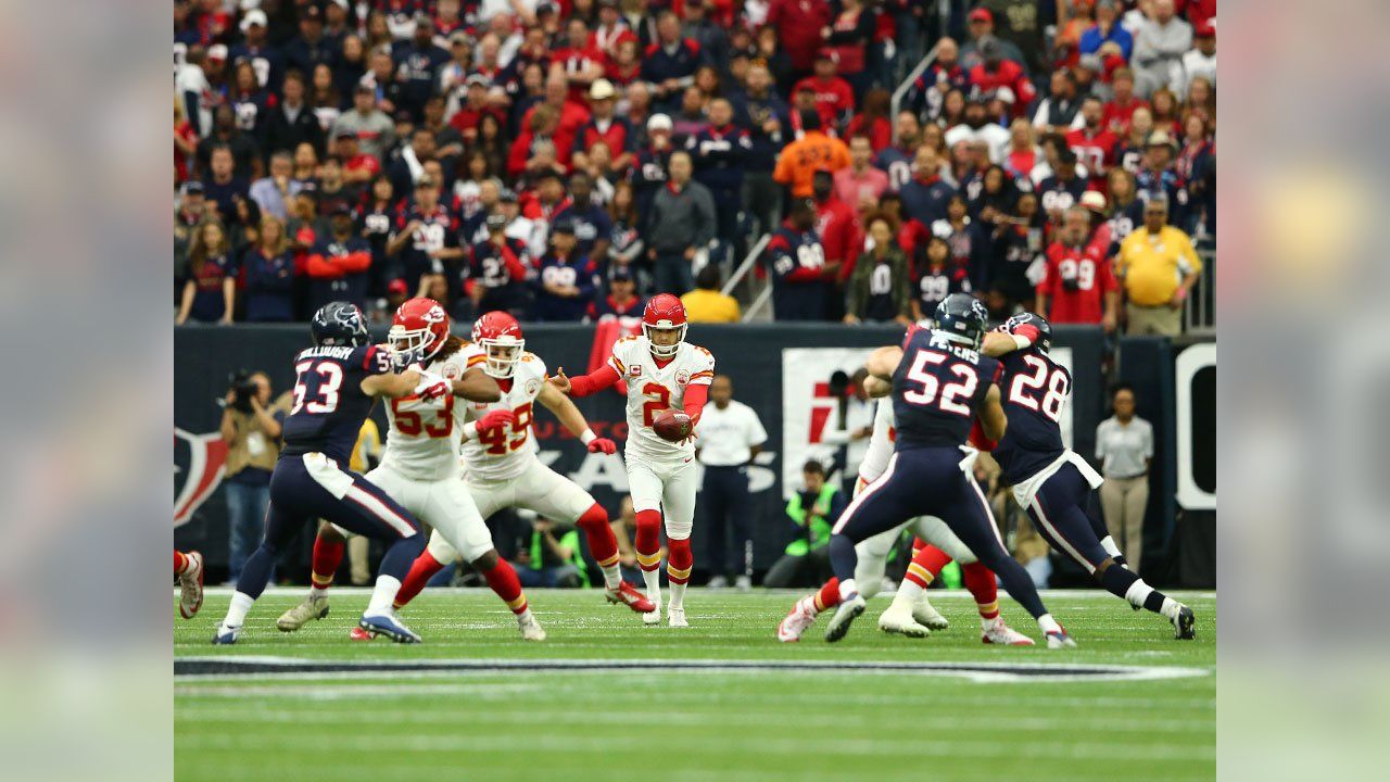 Chiefs beat Texans 30-0 for first playoff win since 1994 – The