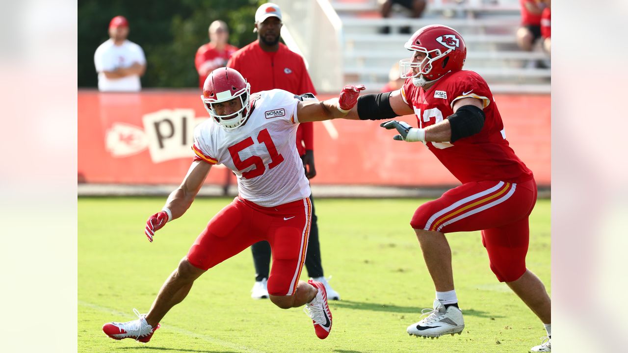 Carson, Ca. 24th Sep, 2017. Kansas City Chiefs outside linebacker Frank  Zombo #51 reading the play during the NFL Kansas City Chiefs vs Los Angeles  Chargers at Stubhub Center in Carson, Ca