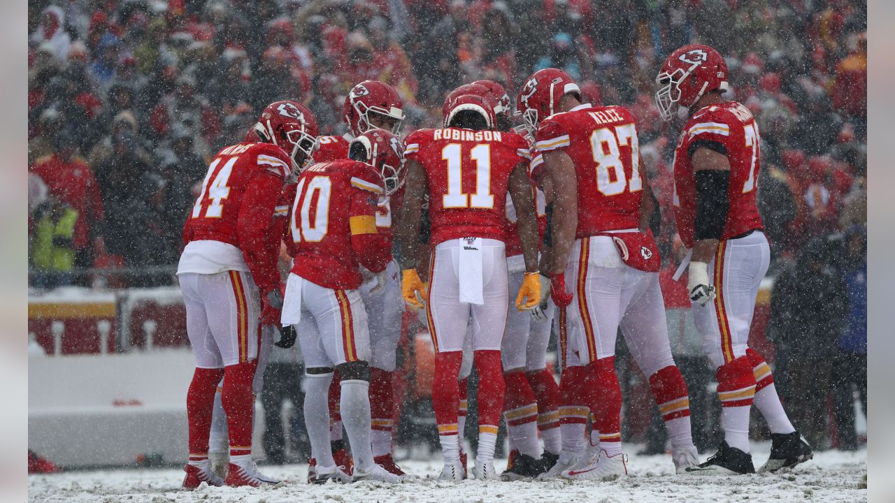 FINAL: Chiefs plow over Broncos 23-3 at snowy Arrowhead