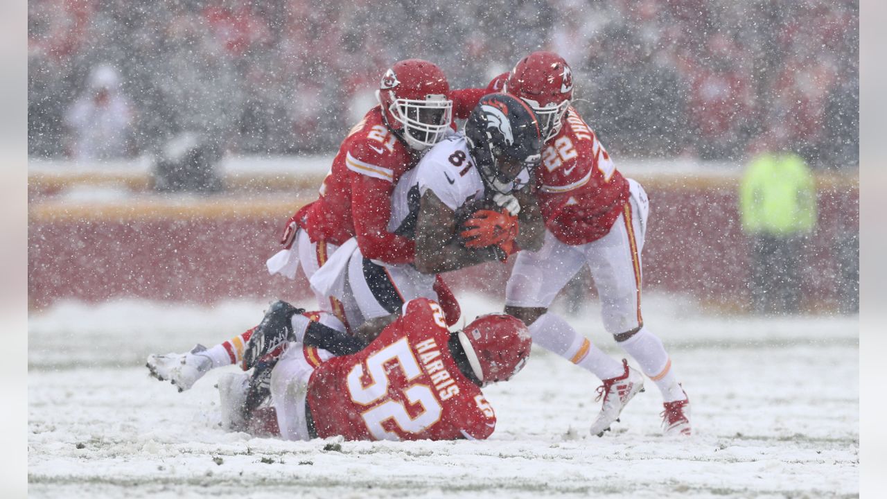 FINAL: Chiefs plow over Broncos 23-3 at snowy Arrowhead