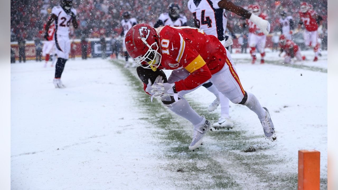 PHOTOS: Chiefs romp Broncos at snow-covered Arrowhead