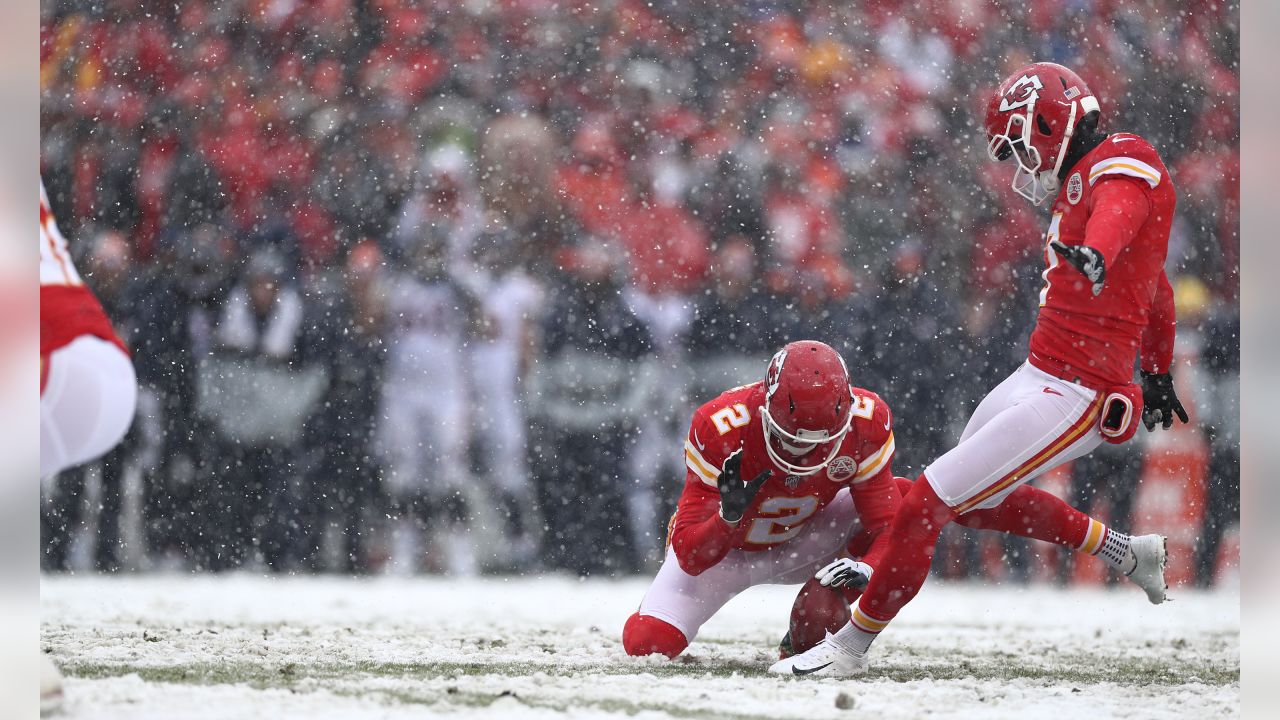 Chiefs roll to 23-3 victory over Broncos at snowy Arrowhead - The