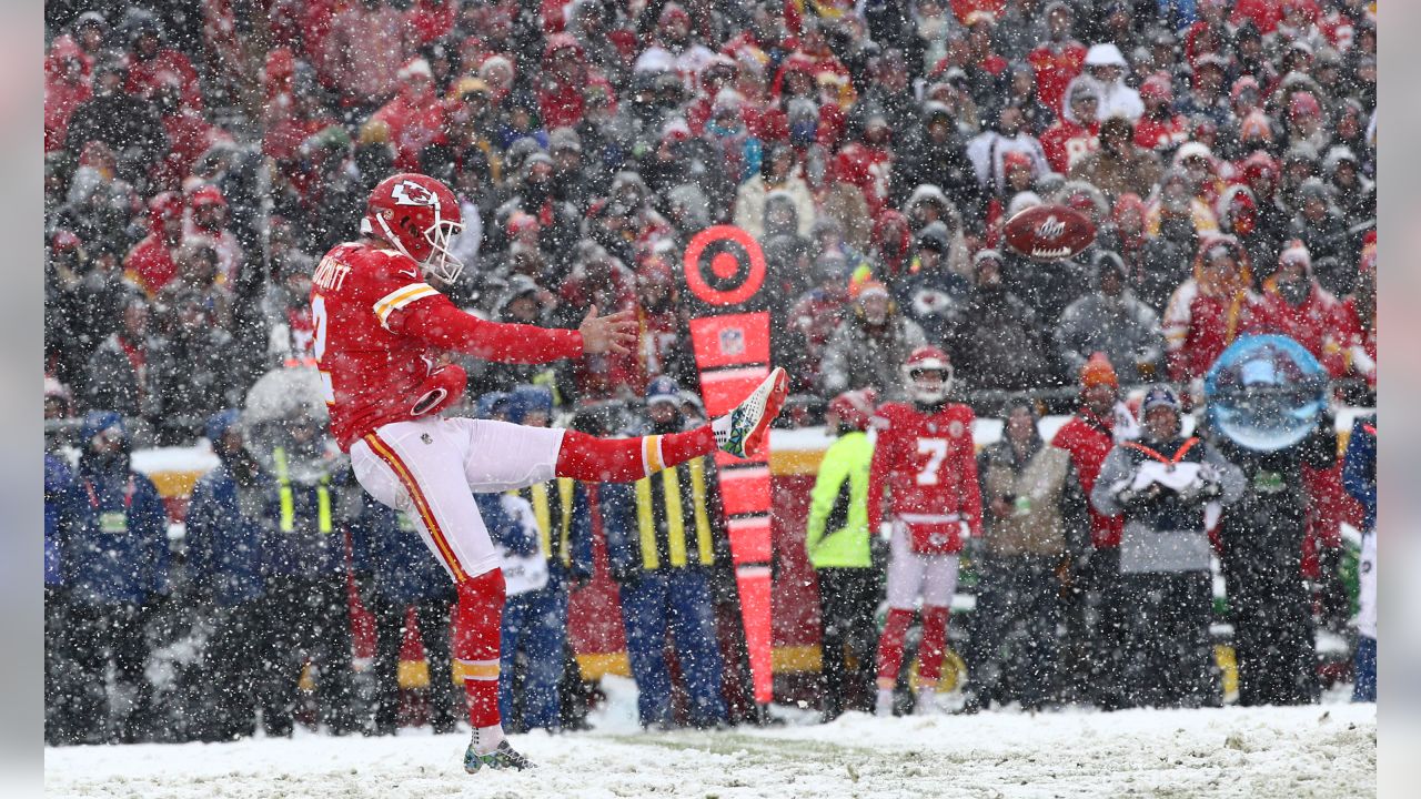 FINAL: Chiefs plow over Broncos 23-3 at snowy Arrowhead