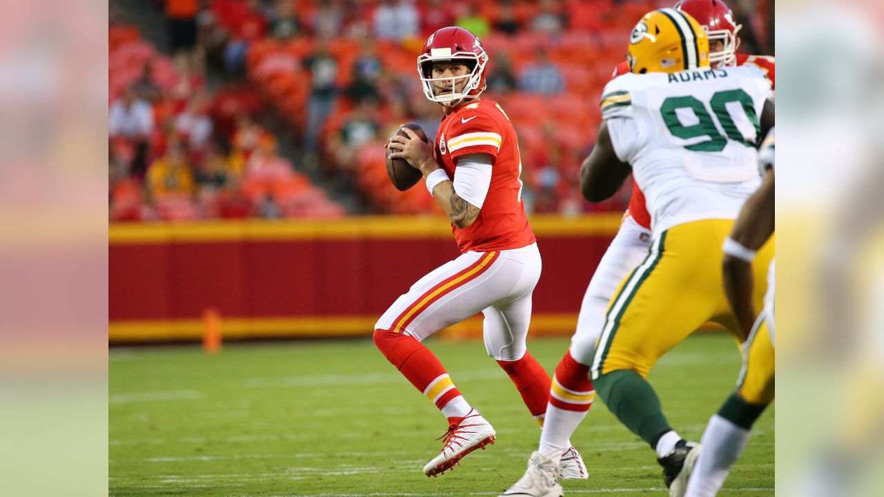 PHOTOS: Chiefs defeat Packers at Arrowhead on Sunday