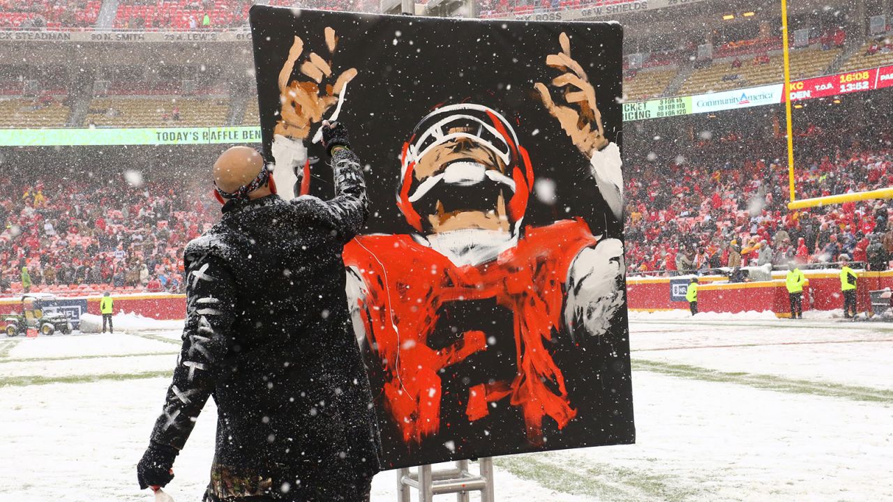 FINAL: Chiefs plow over Broncos 23-3 at snowy Arrowhead