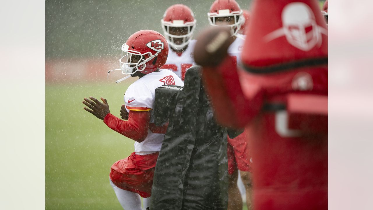 Chiefs LB Dee Ford will wear No. 55 to honor Derrick Thomas 