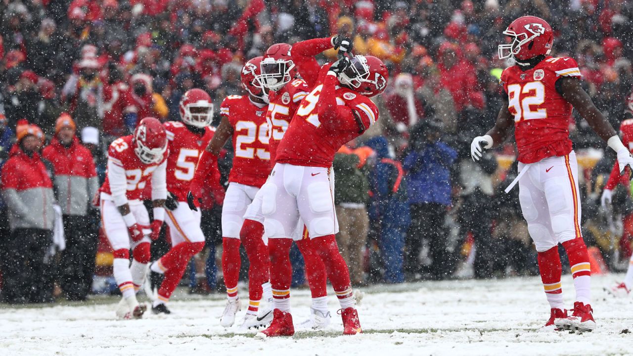 Chiefs roll to victory over Broncos at snowy Arrowhead