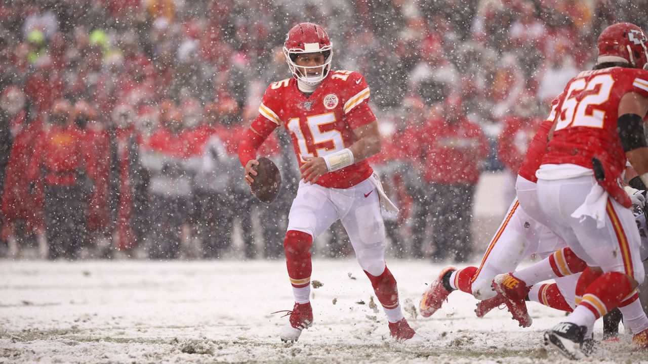 Chiefs Defeat Broncos, 23-3, in Snowy Matchup at Arrowhead