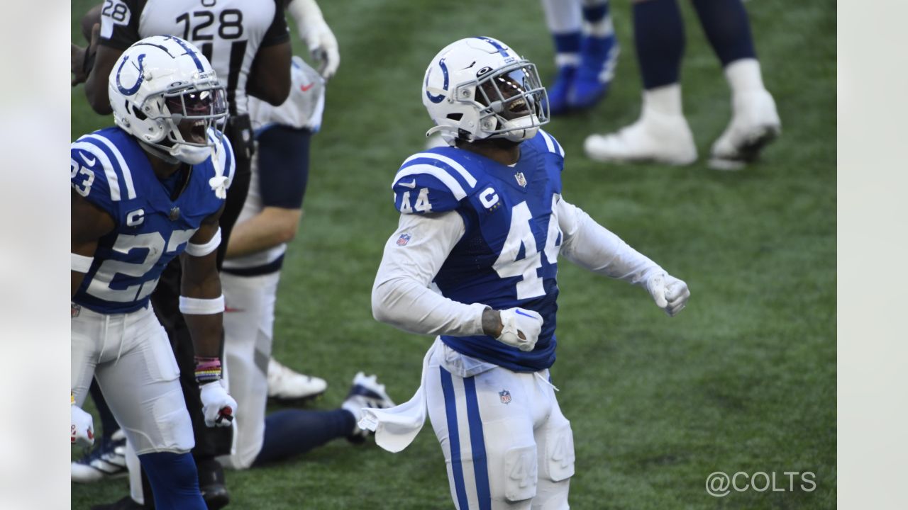 Colts lose to Titans 24-17, Shaquille Leonard suffers concussion