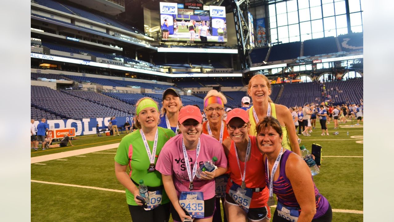 Couple gets engaged at Lucas Oil Stadium after Colts 5K race