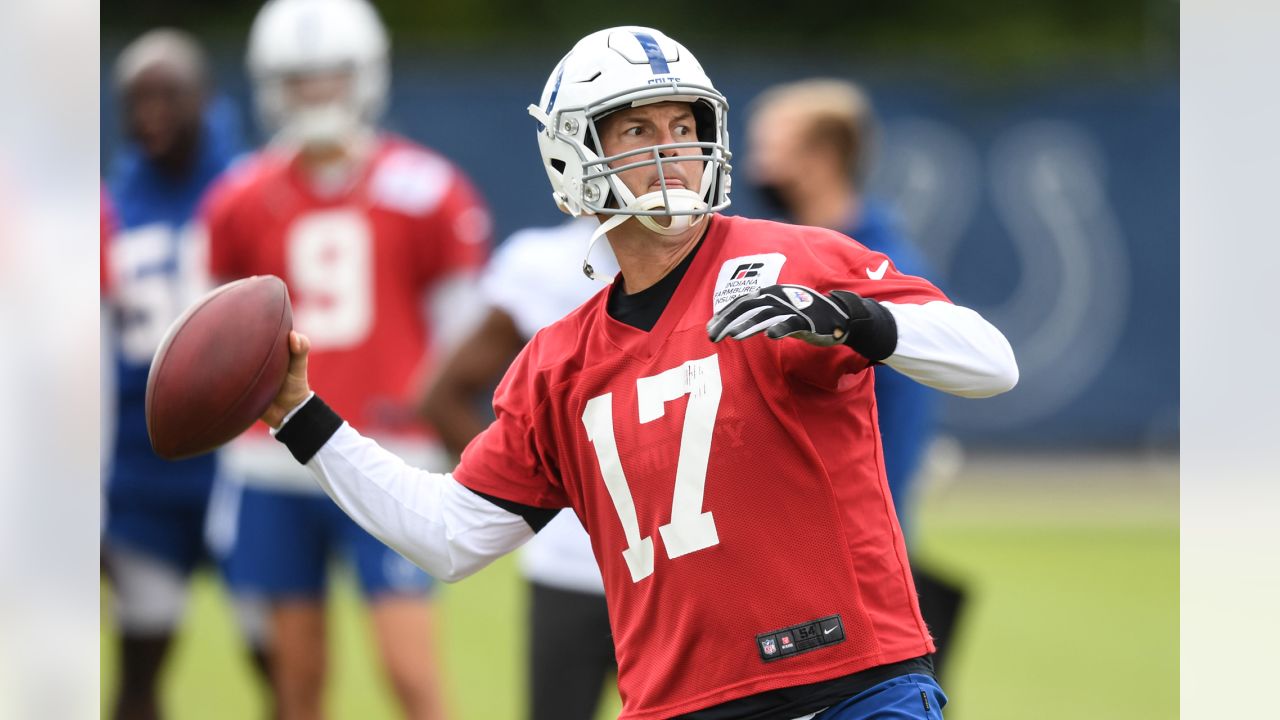 A Crucial Catch patch is on the jersey of Indianapolis Colts quarterback  Philip Rivers (17) as he warms up before an NFL football game against the  Cincinnati Bengals, Sunday, Oct. 18, 2020, in Indianapolis. (AP Photo/AJ  Mast Stock Photo - Alamy