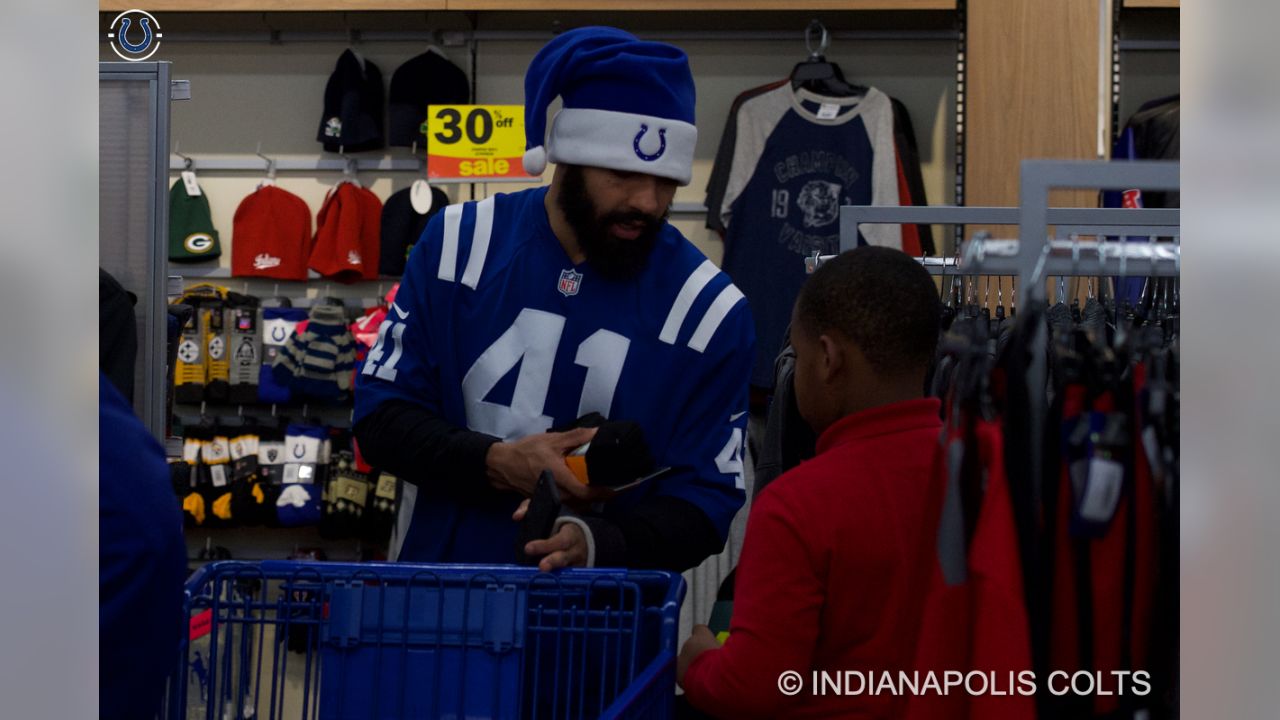 Colts Team Up With Cops To Shop With Kids