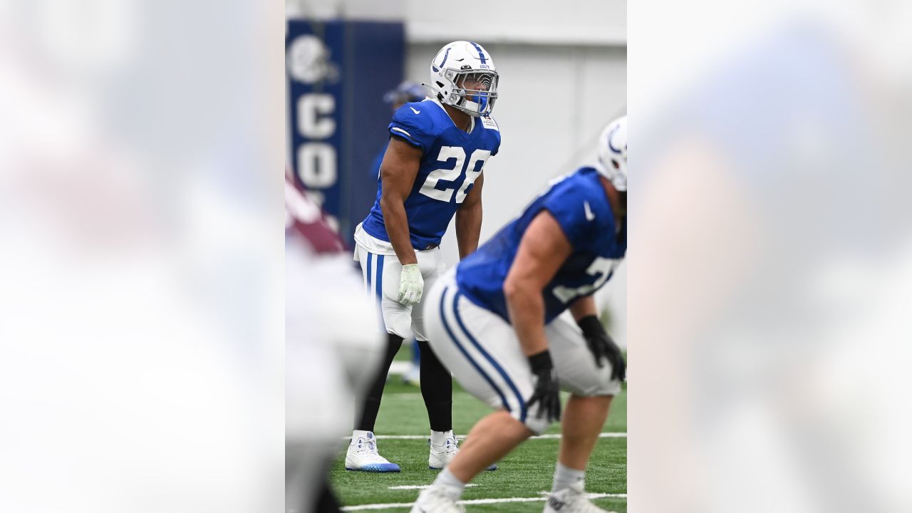 November 28, 2021: Indianapolis Colts running back Jonathan Taylor (28) in throwback  uniform during NFL football game action between the Tampa Bay Buccaneers  and the Indianapolis Colts at Lucas Oil Stadium in