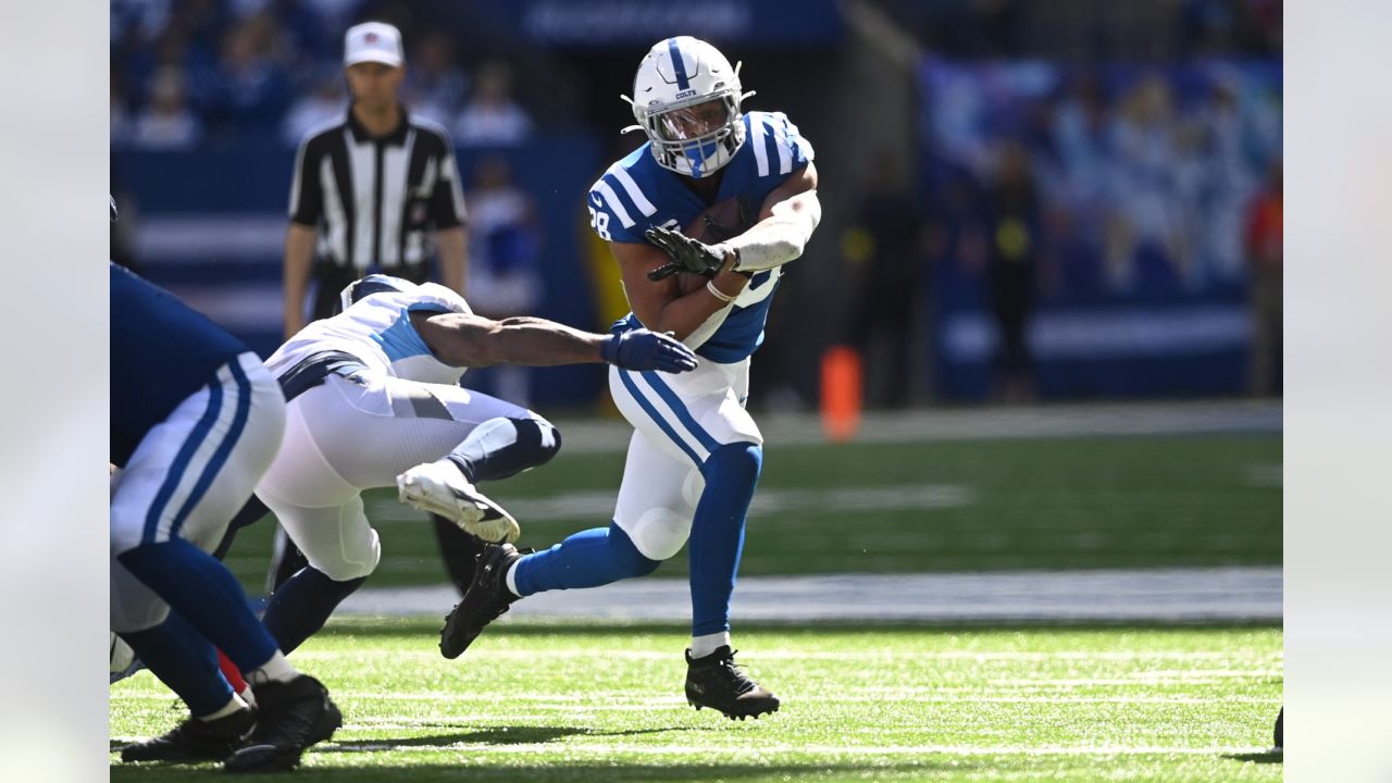 Colts lose to Titans 24-17, Shaquille Leonard suffers concussion