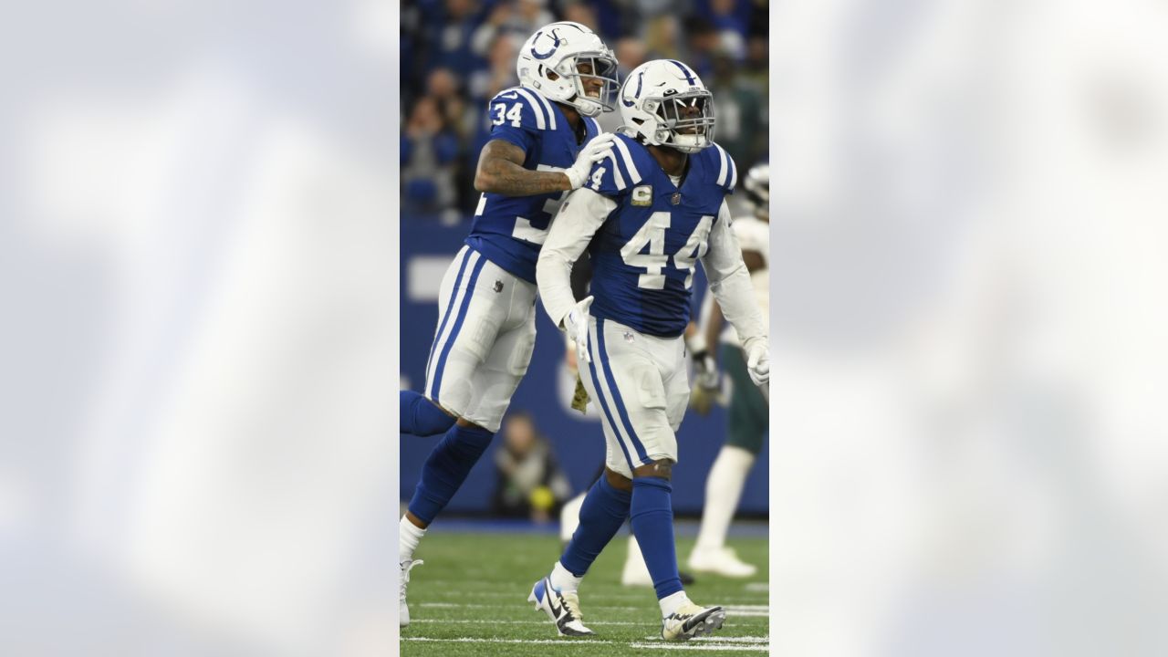 Valley News - NFL Roundup: Colts Left Out in Cold; Eagles Win East, Lose QB