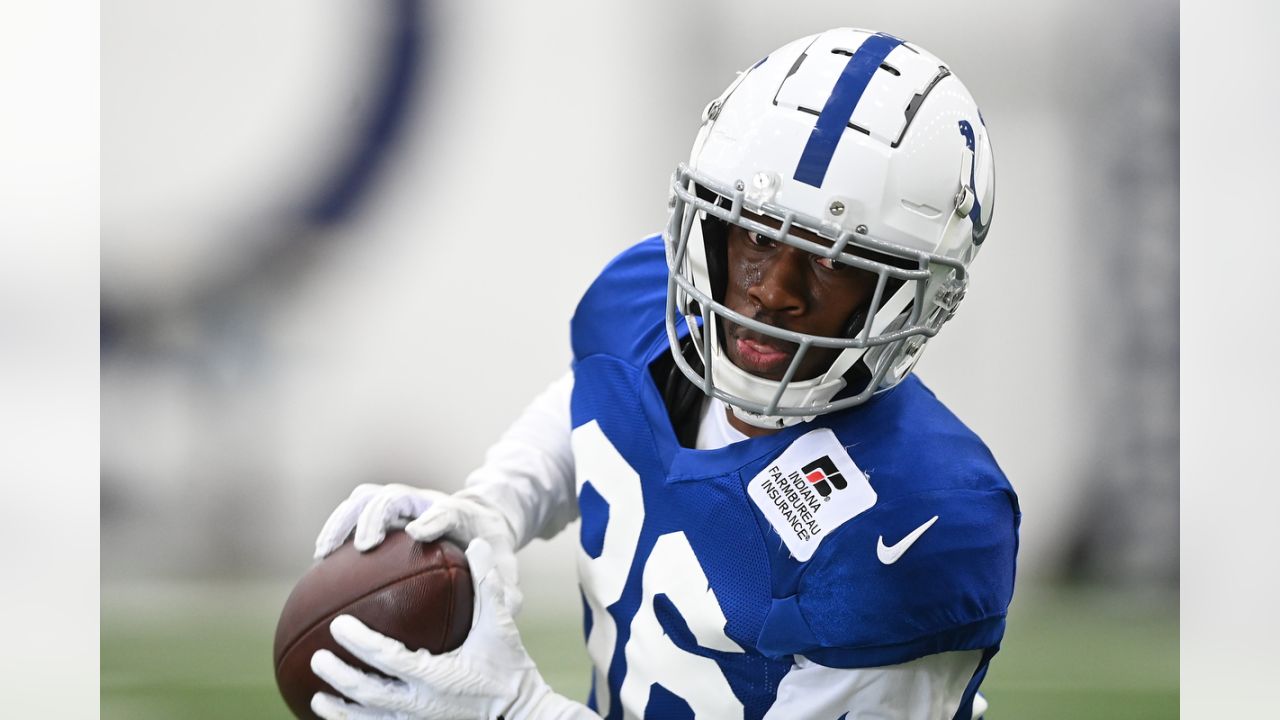 INDIANAPOLIS, IN - OCTOBER 30: Indianapolis Colts quarterback Sam Ehlinger  (4) warms up prior to an NFL game between the Washington Commanders and the  Indianapolis Colts on October 30, 2022 at Lucas