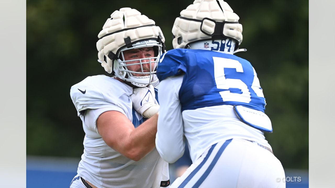 Indianapolis Colts defensive end Yannick Ngakoue surprises local teachers  with school supplies : r/nfl