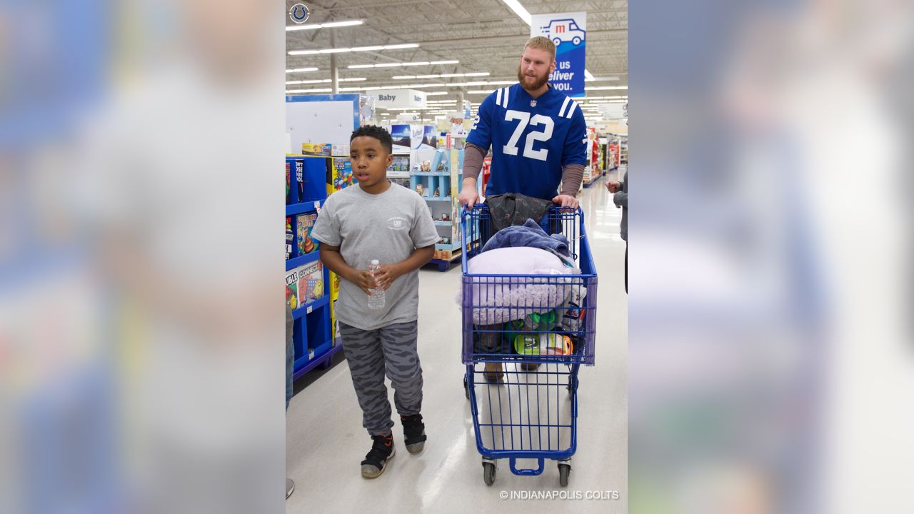 Colts Team Up With Cops To Shop With Kids