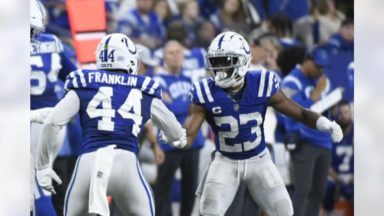 INDIANAPOLIS, IN - OCTOBER 30: Washington Commanders quarterback Taylor  Heinicke (4) scrambles out of the pocket during an NFL game between the Washington  Commanders and the Indianapolis Colts on October 30, 2022