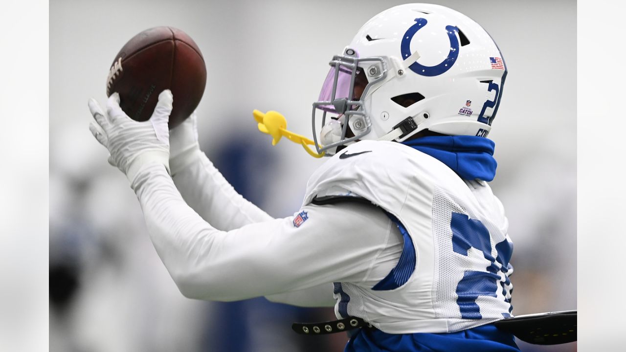 INDIANAPOLIS, IN - OCTOBER 30: Indianapolis Colts quarterback Sam Ehlinger  (4) warms up prior to an NFL game between the Washington Commanders and the  Indianapolis Colts on October 30, 2022 at Lucas