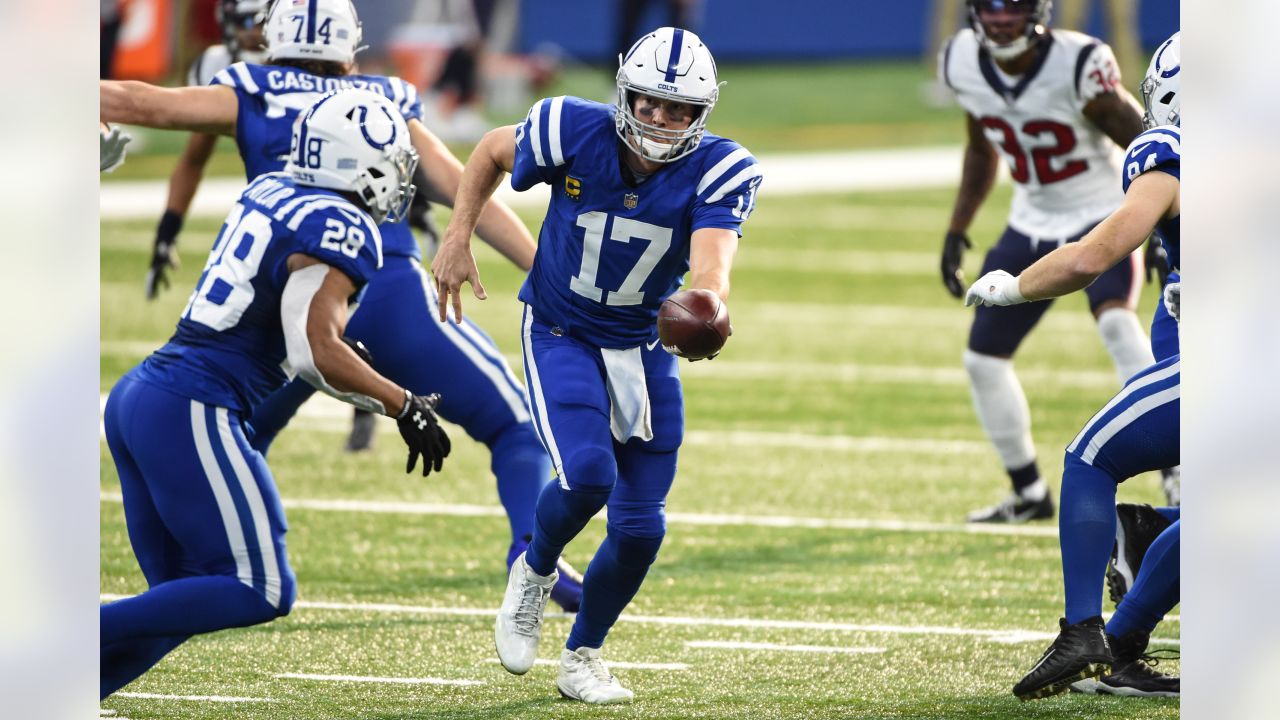 A Crucial Catch patch is on the jersey of Indianapolis Colts quarterback  Philip Rivers (17) as he warms up before an NFL football game against the  Cincinnati Bengals, Sunday, Oct. 18, 2020, in Indianapolis. (AP Photo/AJ  Mast Stock Photo - Alamy