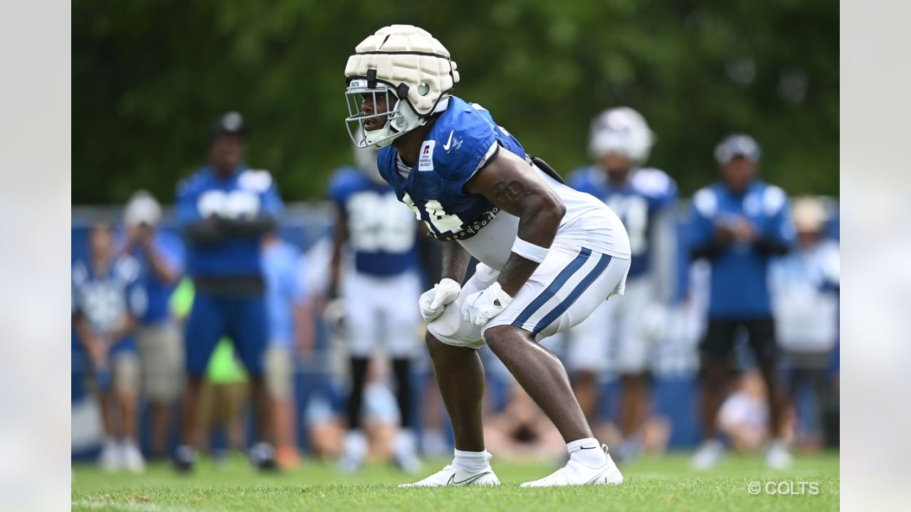 Indianapolis Colts defensive end Yannick Ngakoue surprises local teachers  with school supplies - ESPN