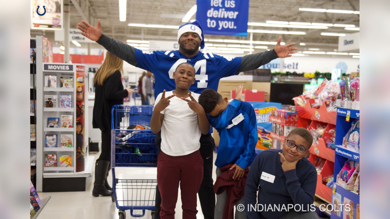 Colts Team Up With Cops To Shop With Kids