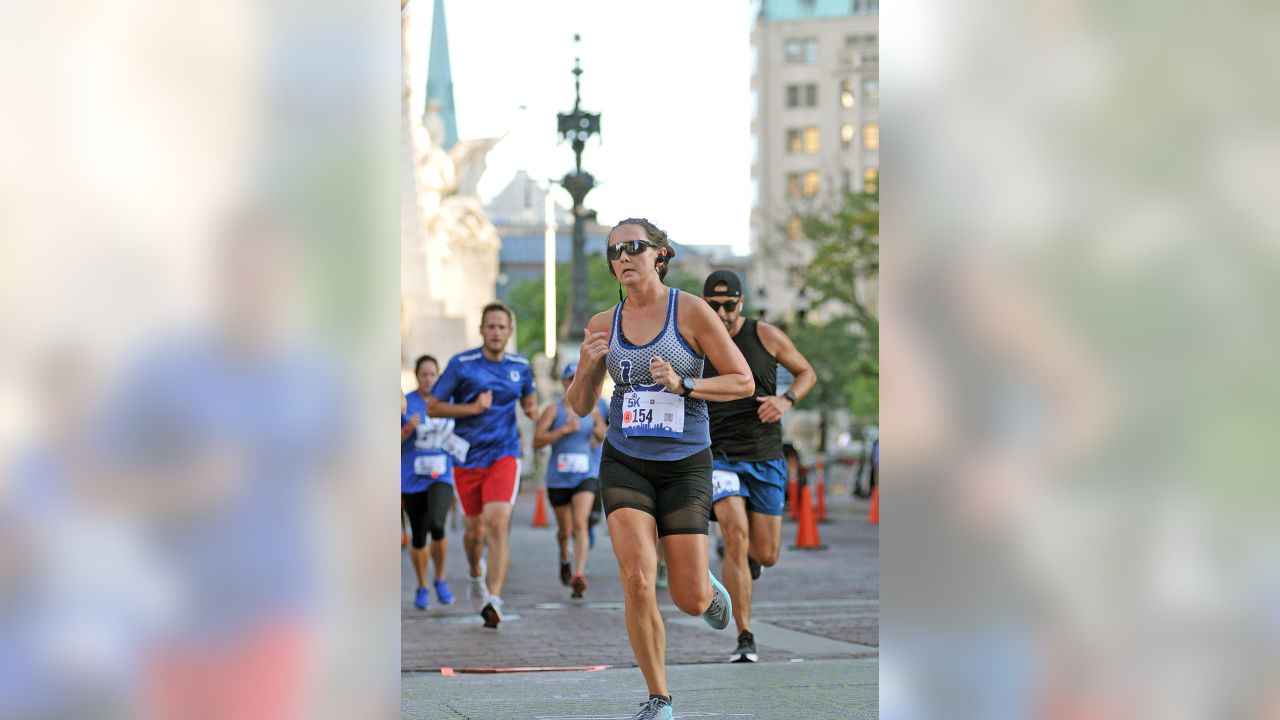 Couple gets engaged at Lucas Oil Stadium after Colts 5K race