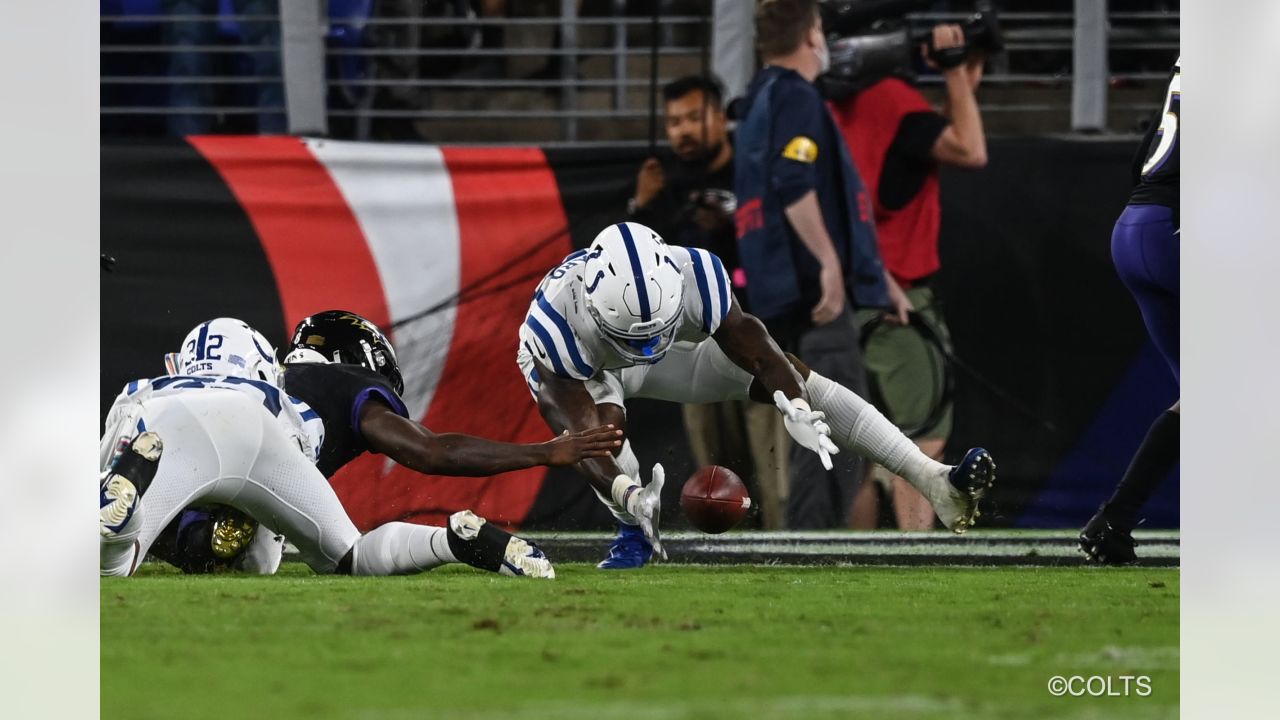 Colts News: Injured Darius Leonard still finding insane ball