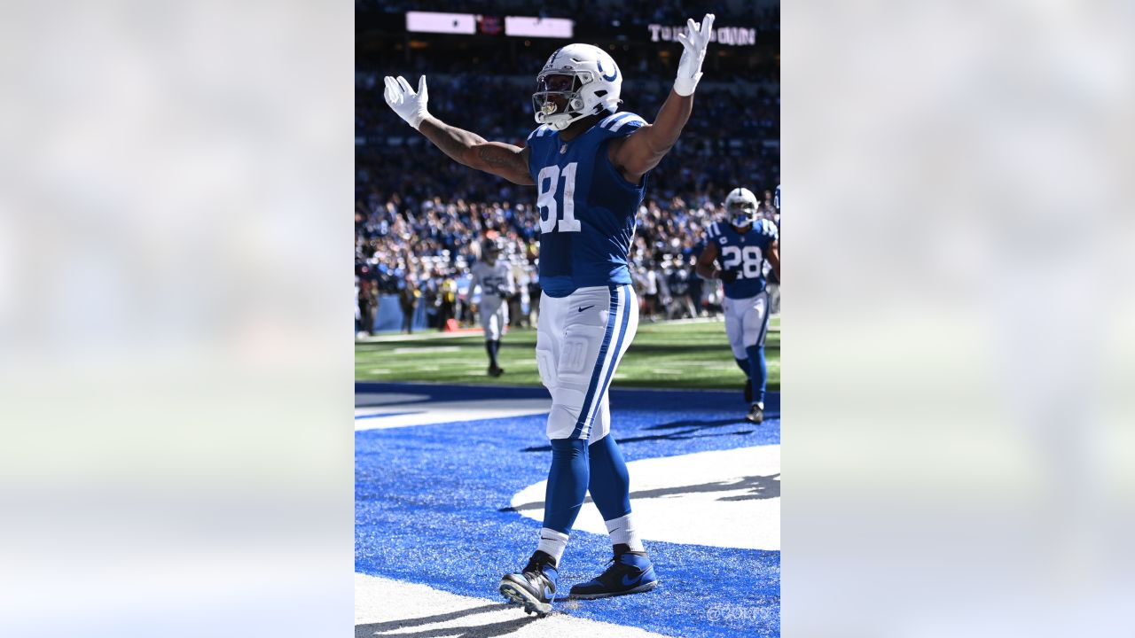 Colts lose to Titans 24-17, Shaquille Leonard suffers concussion