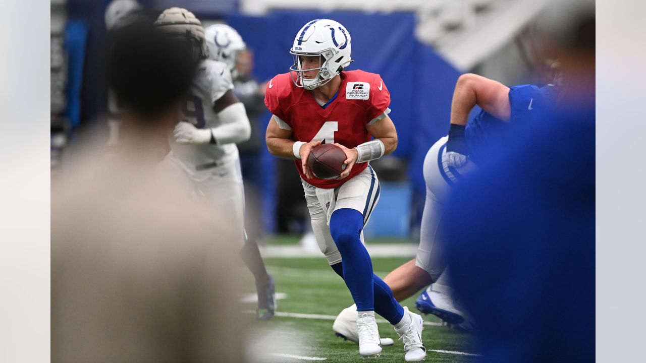 INDIANAPOLIS, IN - OCTOBER 30: Indianapolis Colts quarterback Sam