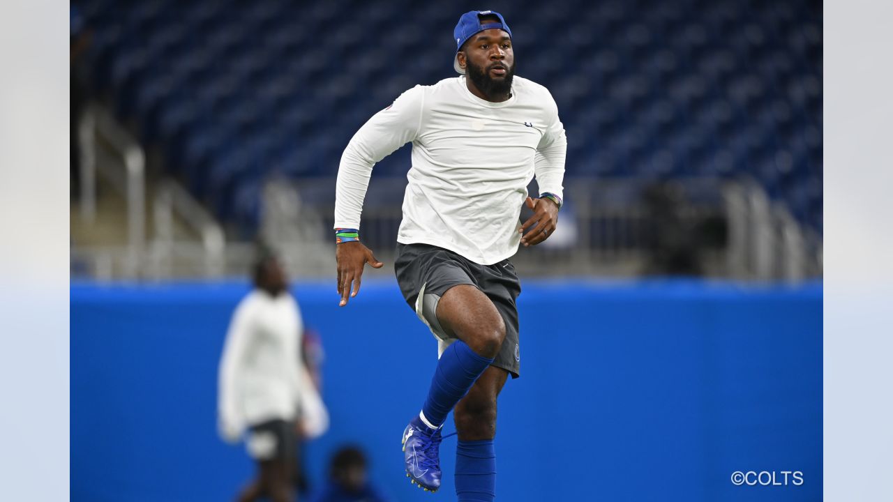 Darius Leonard howls during, after Colts victory