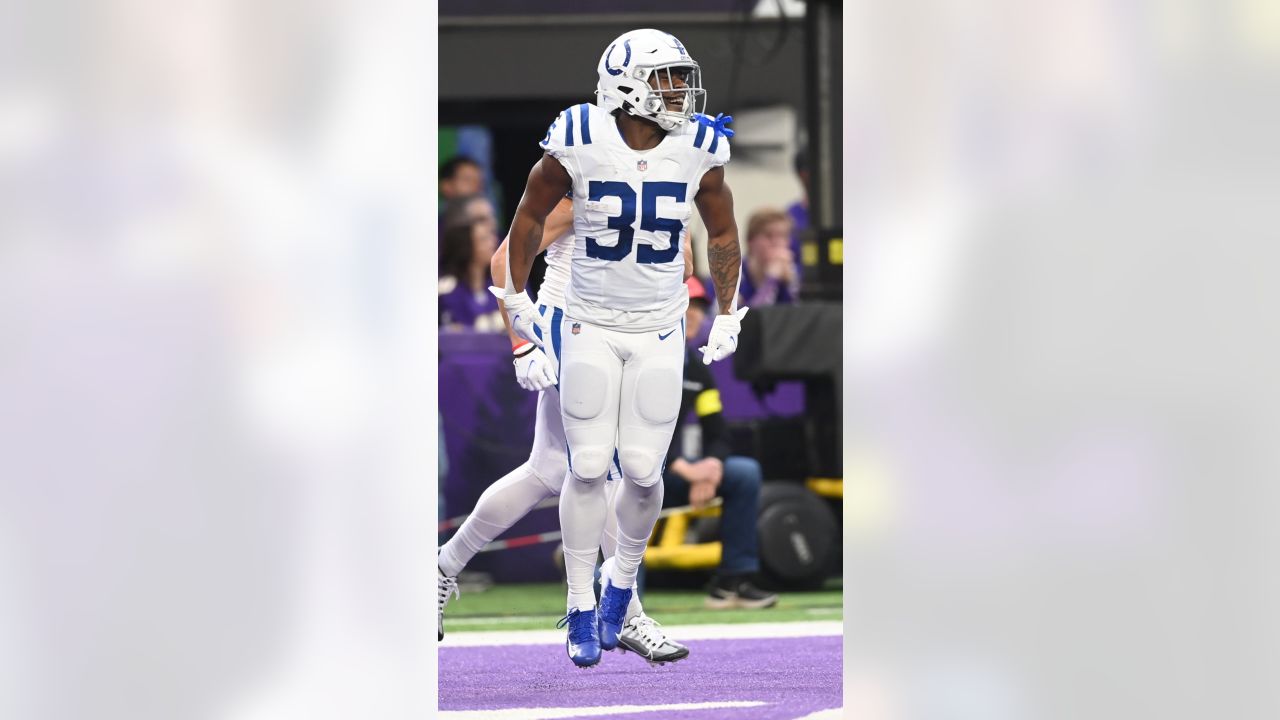 Colts' Jonathan Taylor suffers ankle sprain in loss to Vikings, will  undergo further testing, per report 