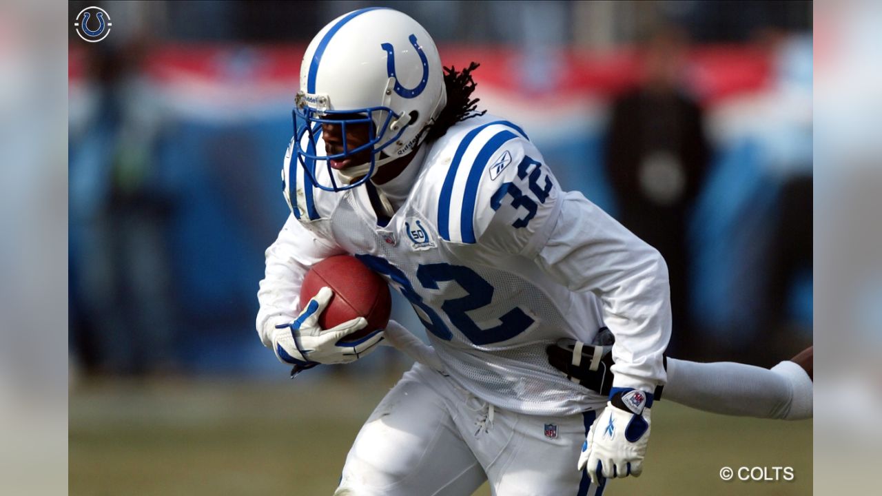 Peyton Manning, Edgerrin James return to Lucas Oil to receive Hall of Fame  rings at Colts game