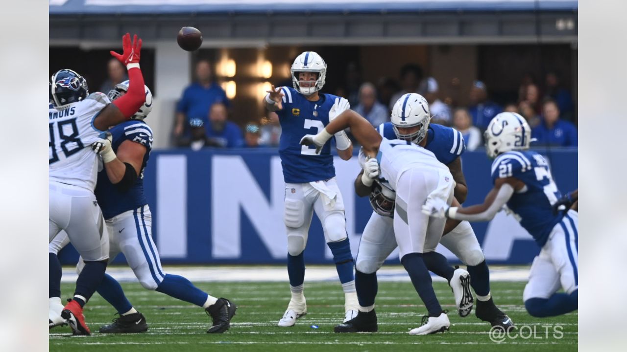 Colts lose to Titans 24-17, Shaquille Leonard suffers concussion