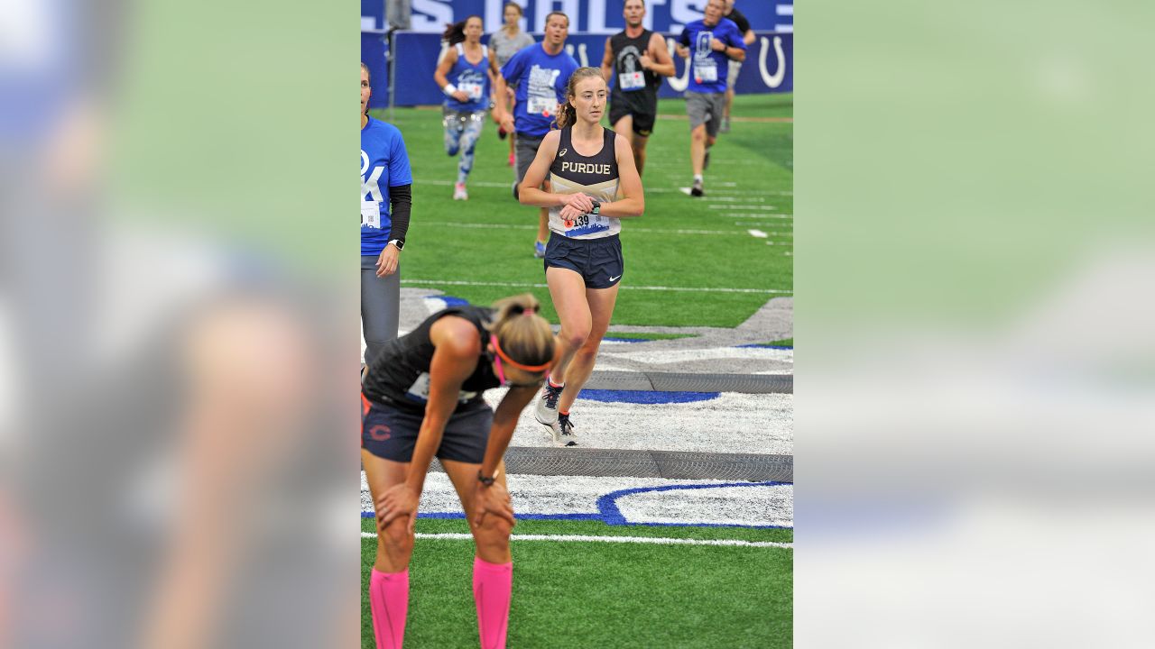 Couple gets engaged at Lucas Oil Stadium after Colts 5K race