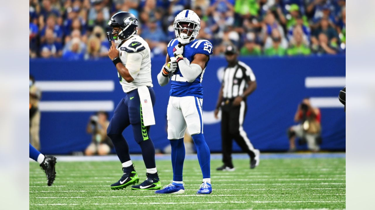 September 12, 2021: Seattle Seahawks running back Chris Carson (32) runs  with the ball during NFL football game action between the Seattle Seahawks  and the Indianapolis Colts at Lucas Oil Stadium in