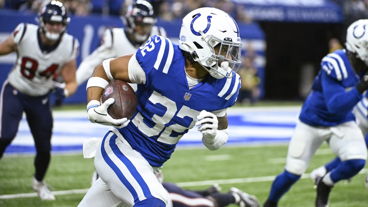 Colts RB Zack Moss has career day vs. Texans, with 114 yards and a TD