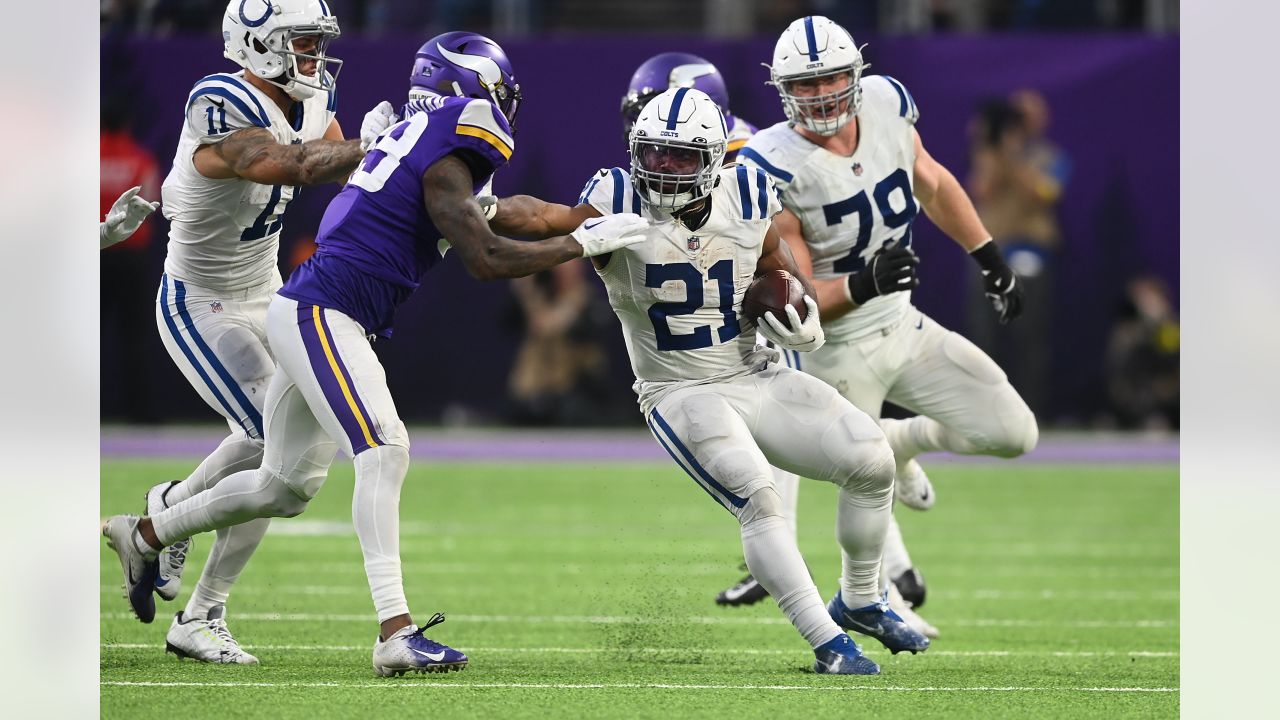 Indianapolis Colts running back Zack Moss (21) makes a catch before an NFL  football game against the Philadelphia Eagles in Indianapolis, Sunday, Nov.  20, 2022. (AP Photo/Darron Cummings Stock Photo - Alamy