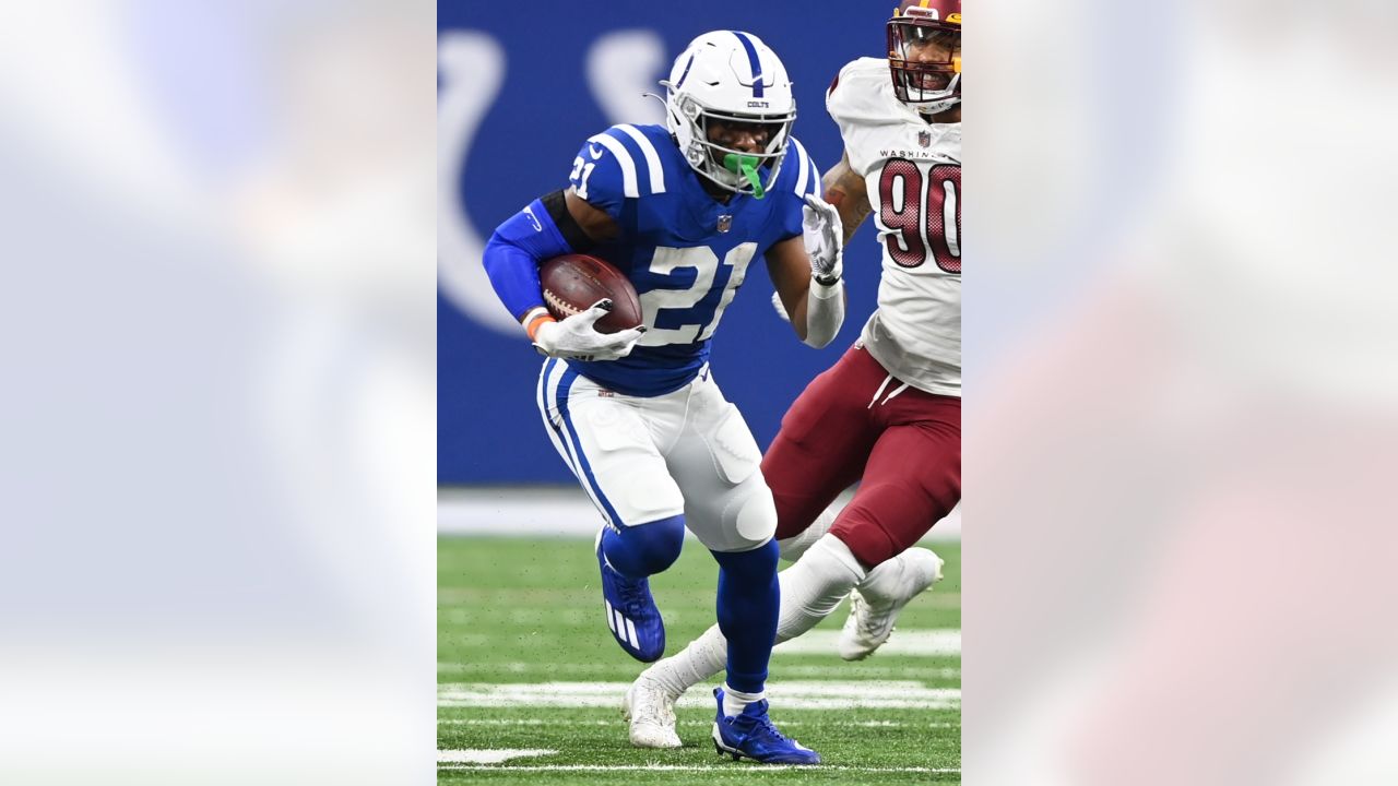 INDIANAPOLIS, IN - OCTOBER 30: Indianapolis Colts quarterback Sam Ehlinger  (4) warms up prior to an NFL game between the Washington Commanders and the  Indianapolis Colts on October 30, 2022 at Lucas